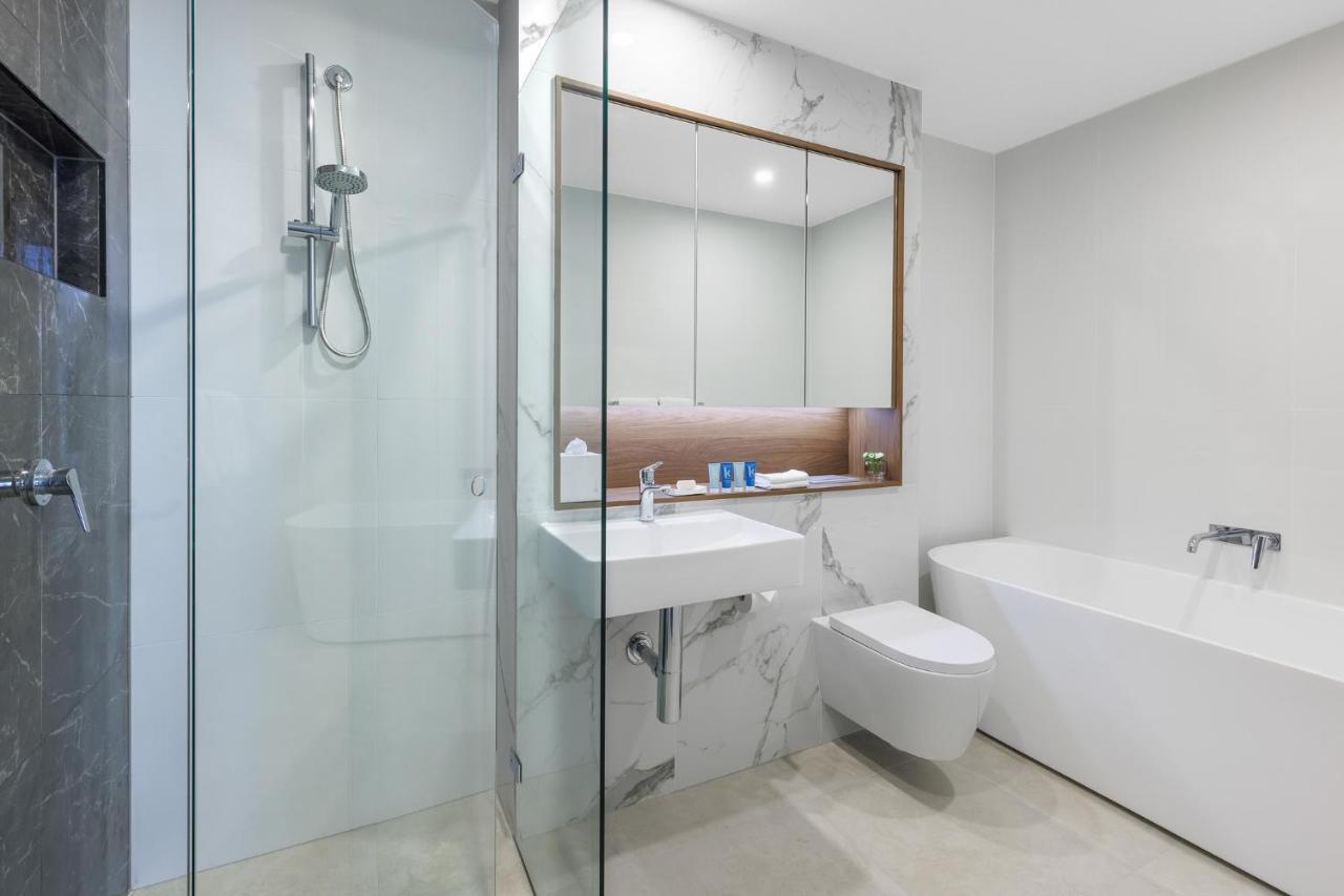 Meriton Suites Liverpool Zewnętrze zdjęcie A bathroom in a hotel