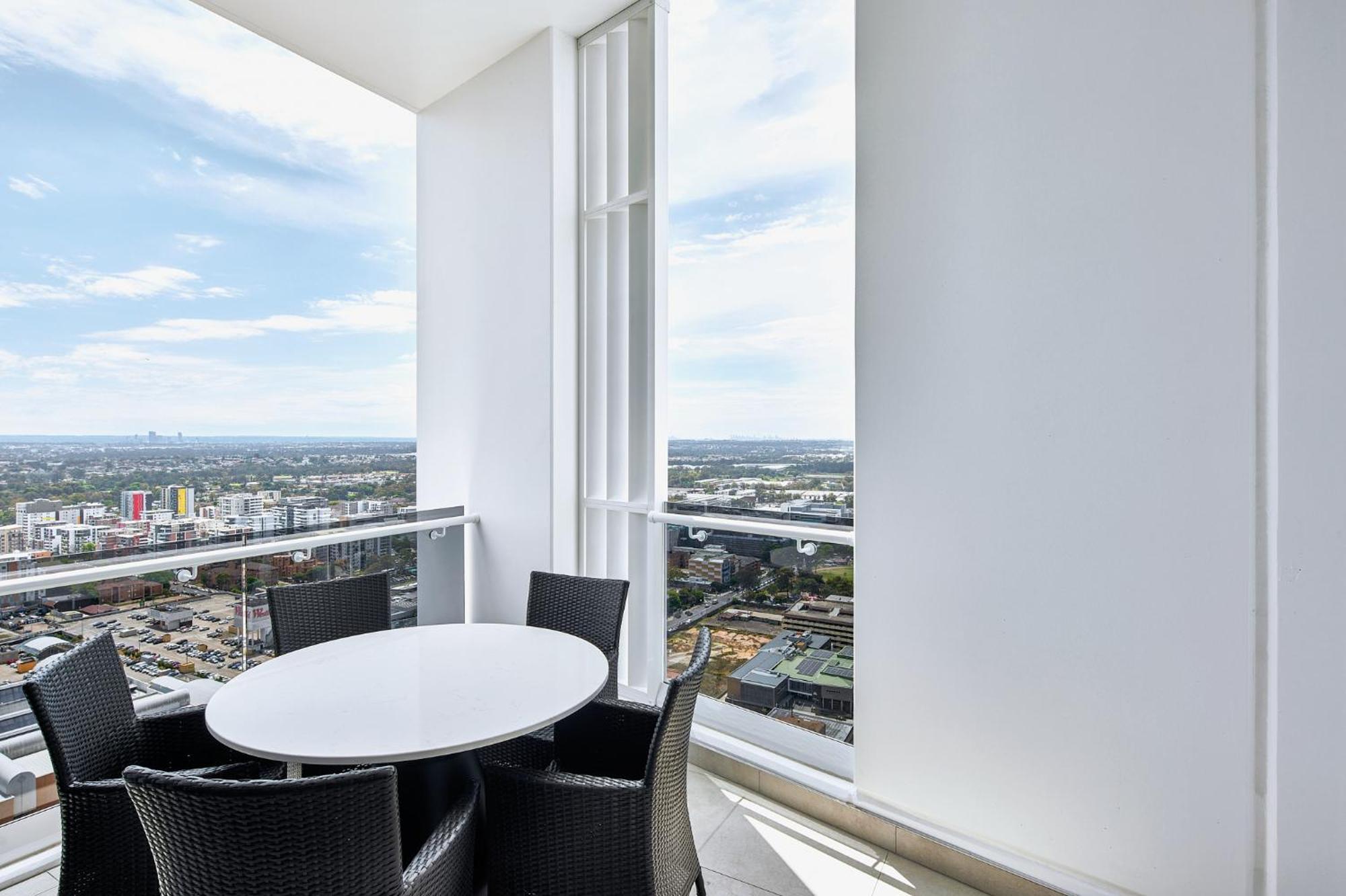 Meriton Suites Liverpool Zewnętrze zdjęcie Balcony
